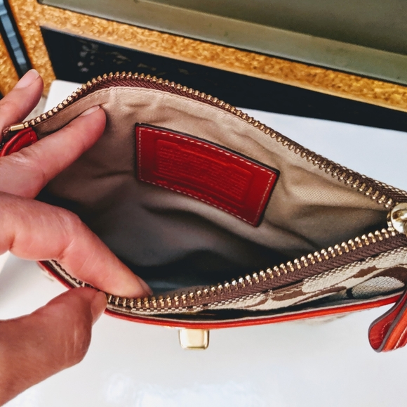 Coach Messenger Crossbody Bag - Picture 8 of 8